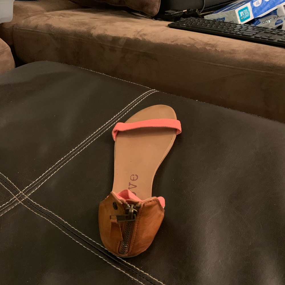 Shoe - Picture 2 of 3
